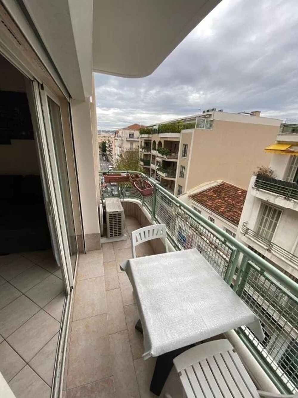 Location Appartement Deux pièces  meublées  avec grand balcon Juan-les-pins