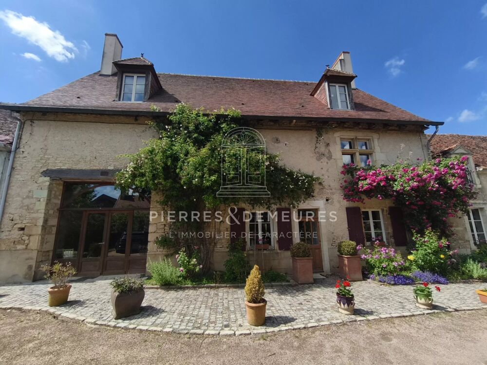 Vente Maison Maison du XVème siècle avec piscine dépendances sur parc de 5330 Givardon