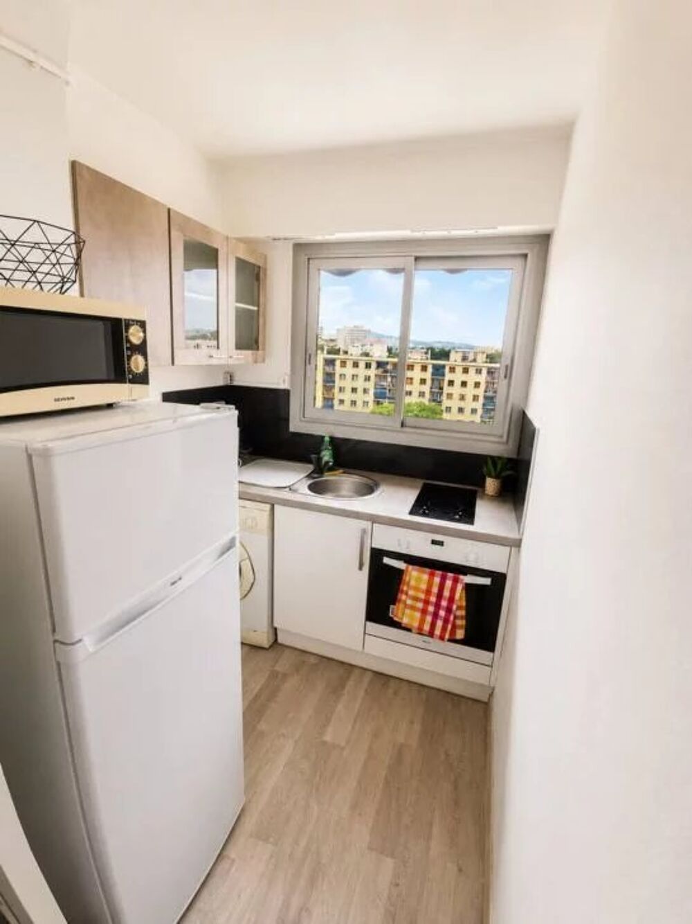 Location Appartement Deux pièces avec balcon et parking Antibes