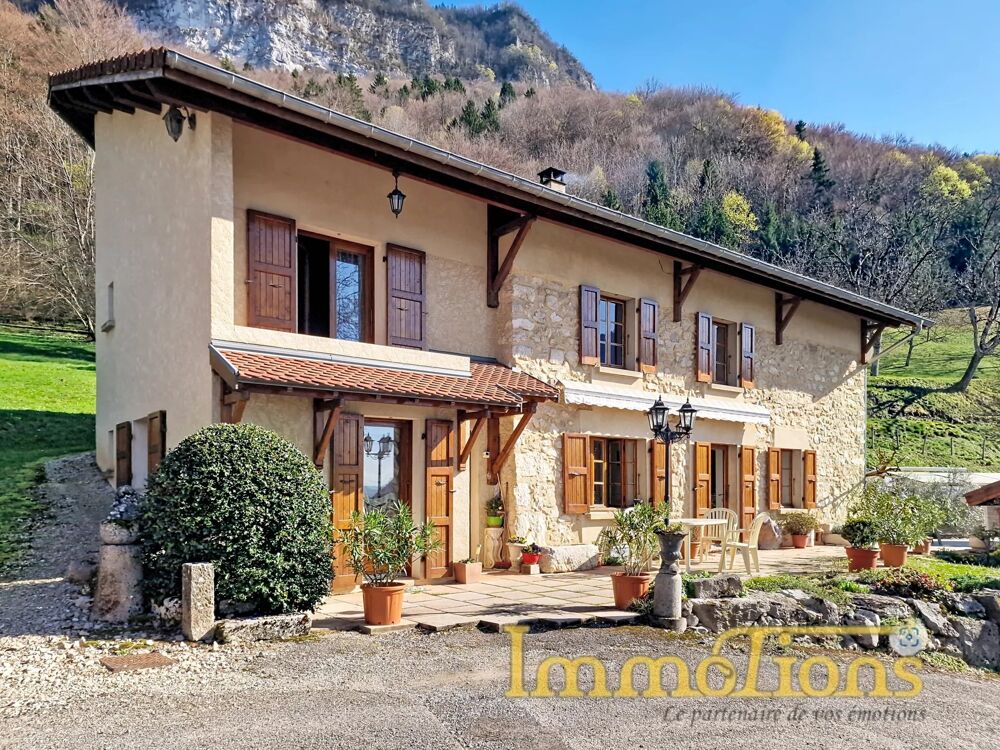 Vente Maison Ferme rénovée avec piscine, 3,8 ha et 550 m² de dépendances – Vu Saint-gervais