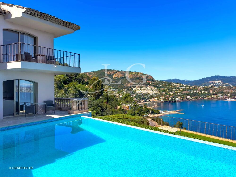 Villa de Charme à Théoule-sur-Mer : Vue sur la Baie de Cannes et