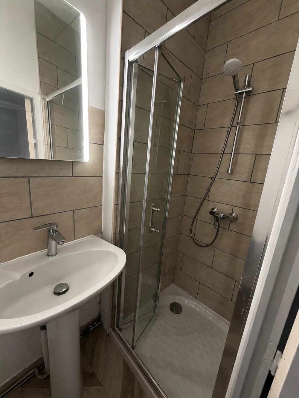 Location Appartement Studio rénové à louer – Pas de frais d'agence Brioude