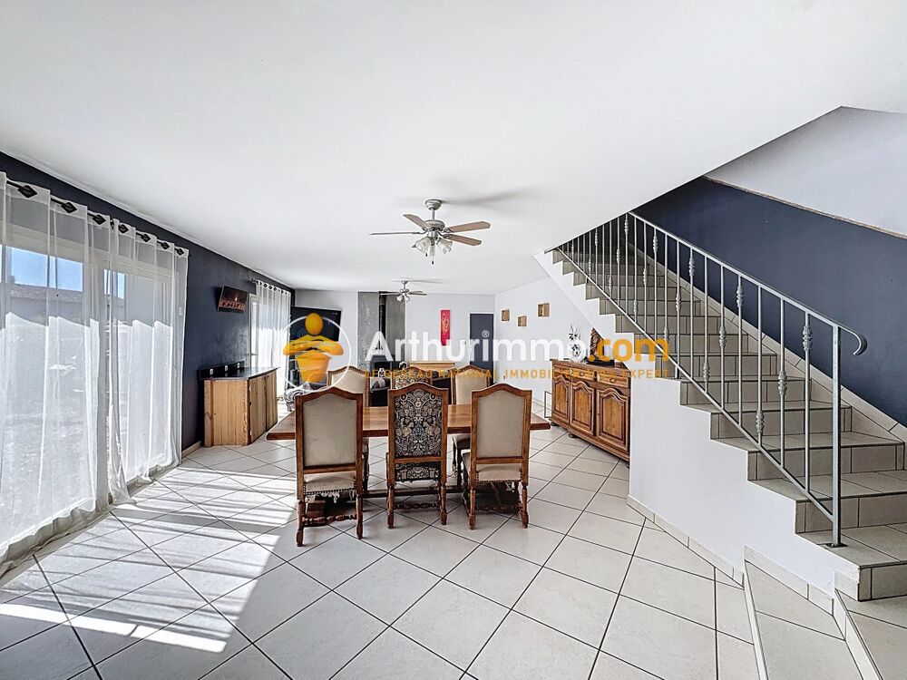 Maison familiale avec grande pièce de vie et atelier - Montcarra