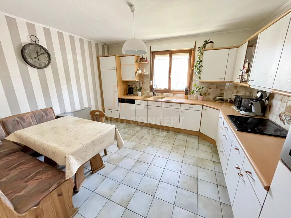 Belle maison de type 7/8 pièces de 152,35 m² habitables à HAGUEN