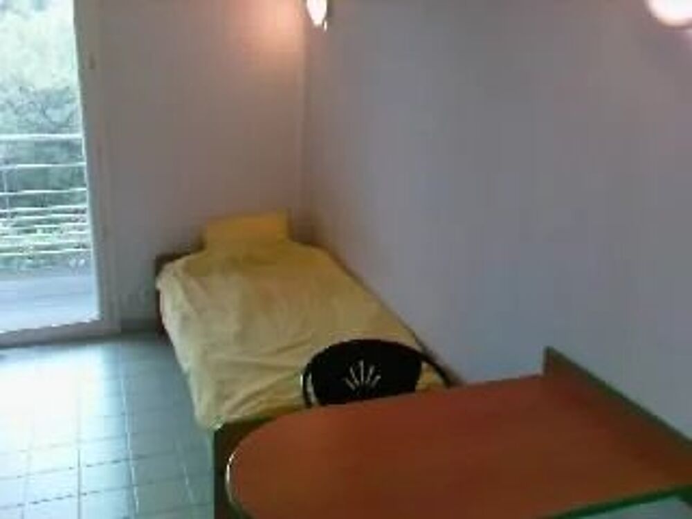 Location Appartement Meublé: Studio avec parking et balcon Valbonne