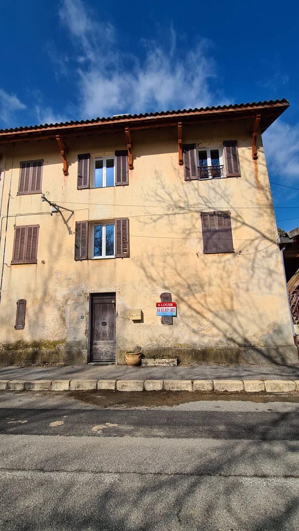 Location Appartement MAISON DE VILLAGE SUR 3 NIVEAUX AVEC CAVES Valderoure
