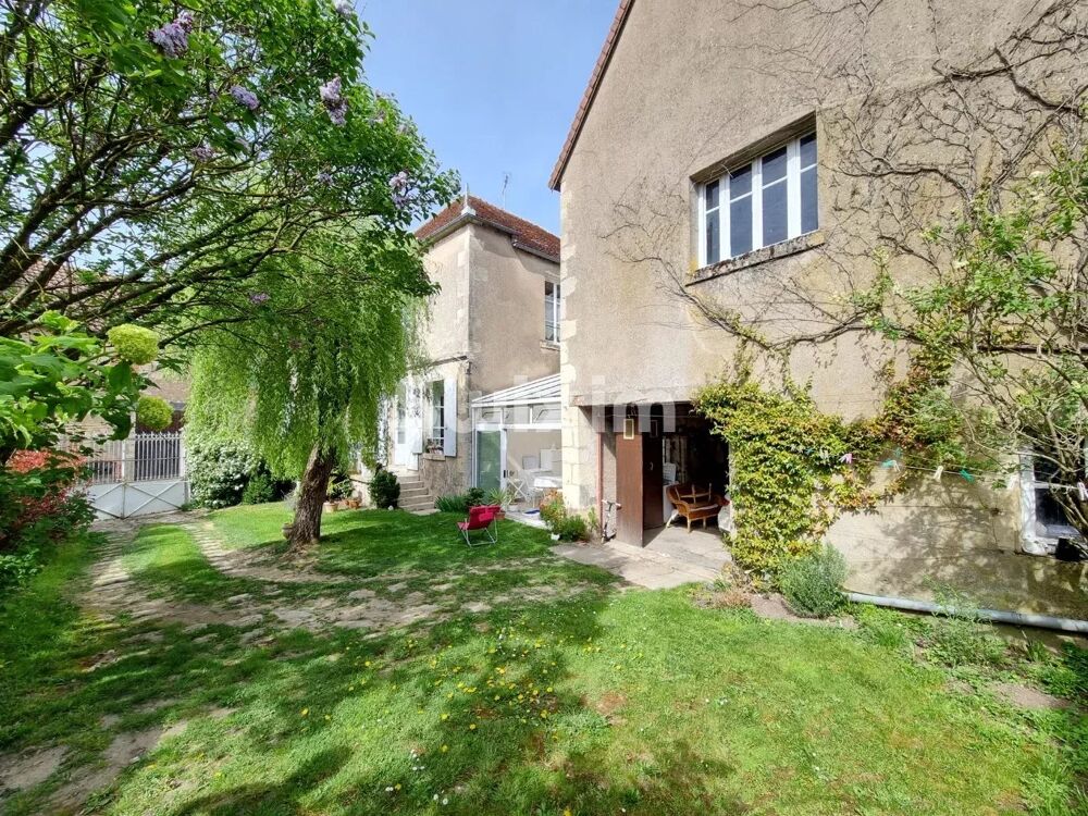 Maison de 5 chambres à Varzy avec cour, garage et véranda