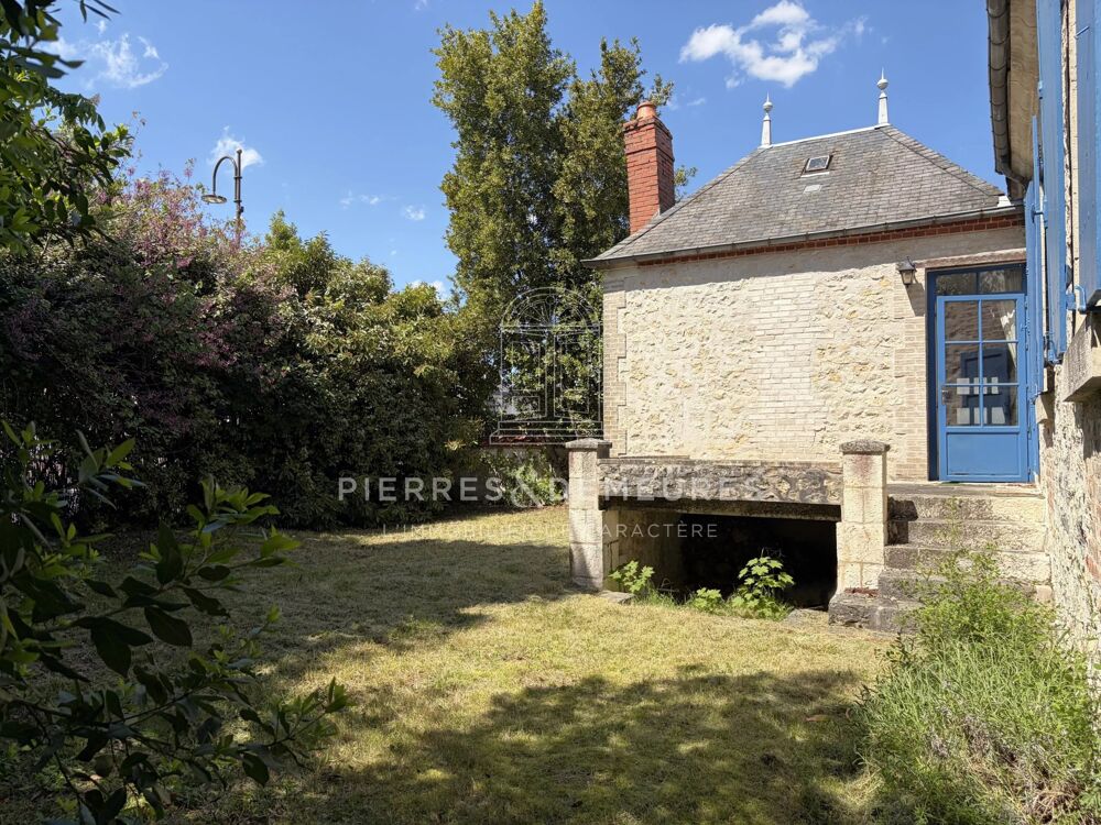 MAISON DE VILLE EN PIERRE AVEC BEAU POTENTIEL