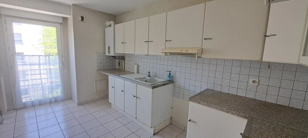 EYBENS LE BOURG - T4 de 82 m2, parking privatif, poss garage