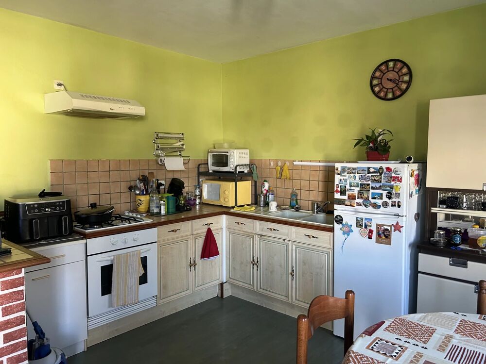 Maison en pierre avec double garage et jardin clos  Environ 85