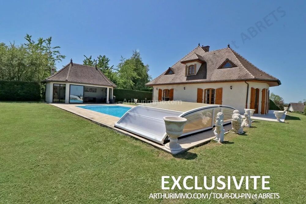 Villa sur immense sous-sol avec piscine et pool house
