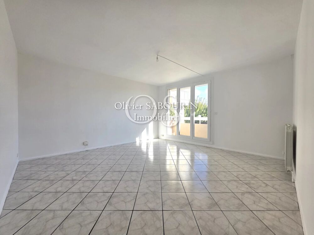 Spacieux T4 de 84 m²  Résidence sécurisée avec ascenseur, comme