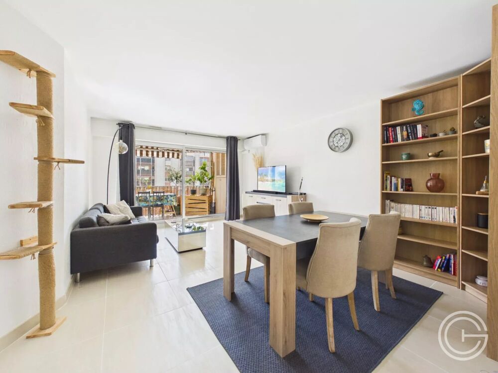 Location Appartement APPARTEMENT 3 PIECES MEUBLE - 2 PLACE CIGALUSA - NICE PORT Nice