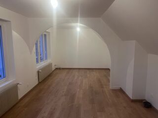 Appartement à louer 5 pièces 109 m²