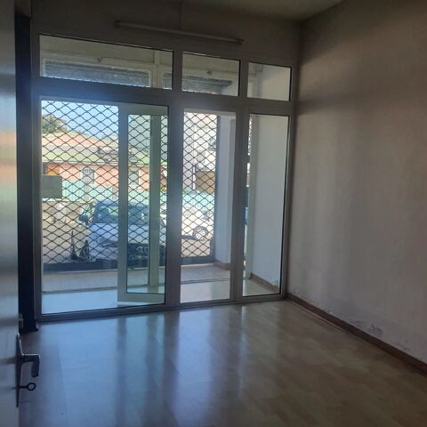   SH 4267 :   LOCAL PROFESSIONNEL OU COMMERCIAL  DE 40 M² AU CENTR 