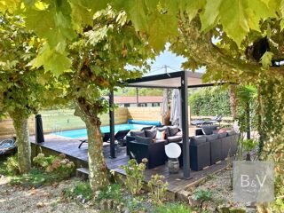  Maison  vendre 8 pices 325 m