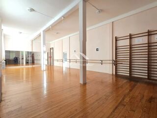  Immeuble à vendre 15 + pièces 750 m²