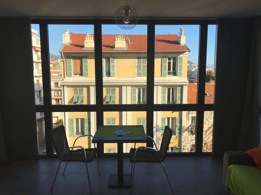 Location Appartement Studio de 24m² avec fenêtre bow-window Nice