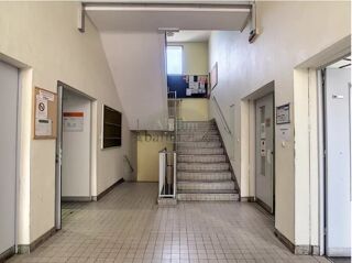 Immeuble à vendre 15 + pièces 826 m²