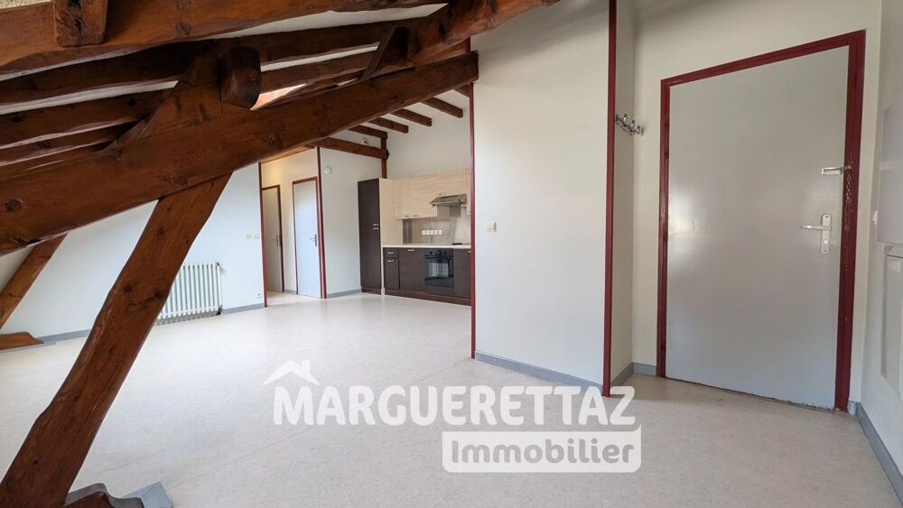 Appartement T2 dernier étage centre village