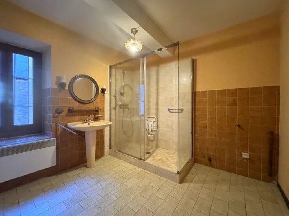 Maison de village sans extérieur