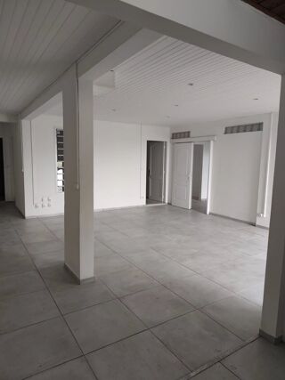  Appartement à louer 2 pièces 95 m²