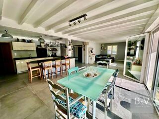  Maison  vendre 8 pices 325 m