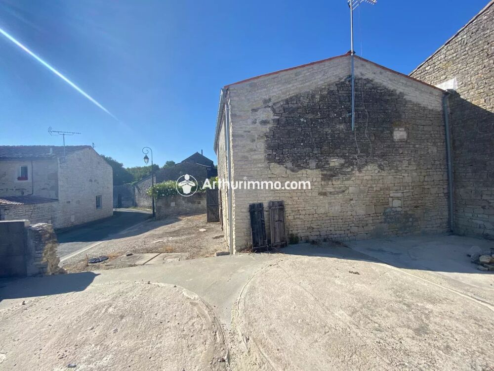 Maison de bourg à rafraîchir à 10 min de Matha