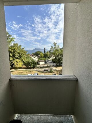  Appartement à louer 3 pièces 64 m²