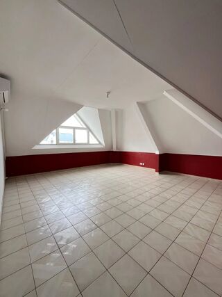  Appartement à louer 3 pièces 86 m²