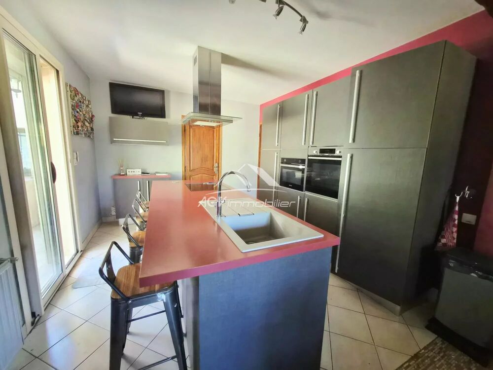 Maison trois chambres, avec piscine et 3884 m² de terrain