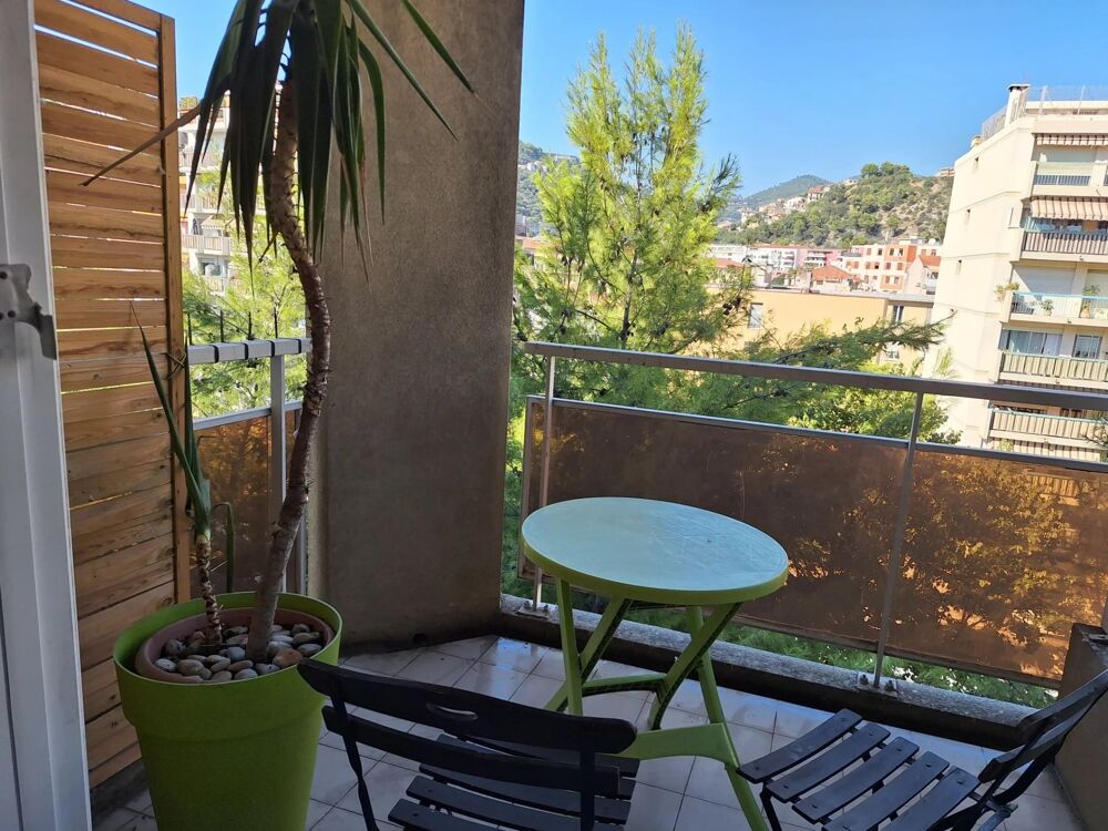 Location Appartement Studio de 21m² dans une villa avec une terrasse Nice