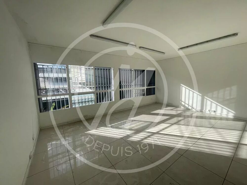   À louer  Local commercial à louer 850 euros HT/mois Baie-mahault
