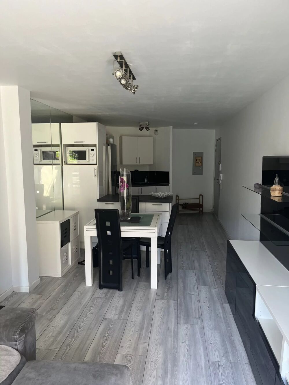 Trois pièces avec balcon et garage