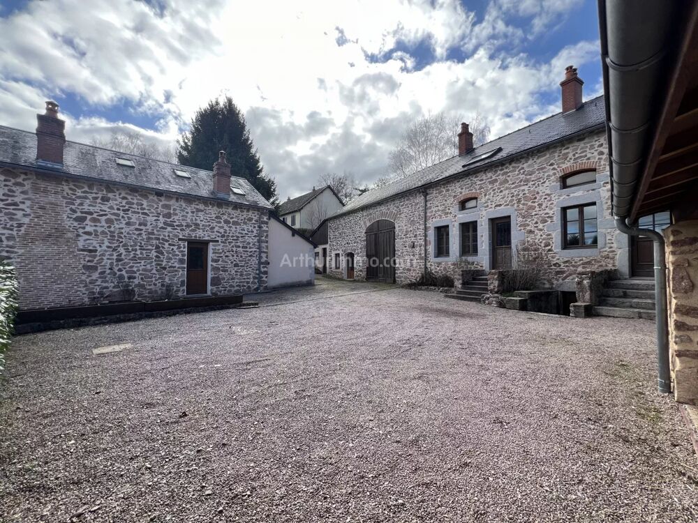 PARC DU MORVAN, MOUX-EN-MORVAN; Bel ensemble immobilier.