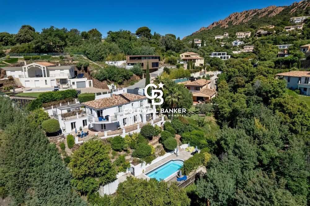 Située dans un domaine privé et sécurisé dAgay à Saint-Raphaël,