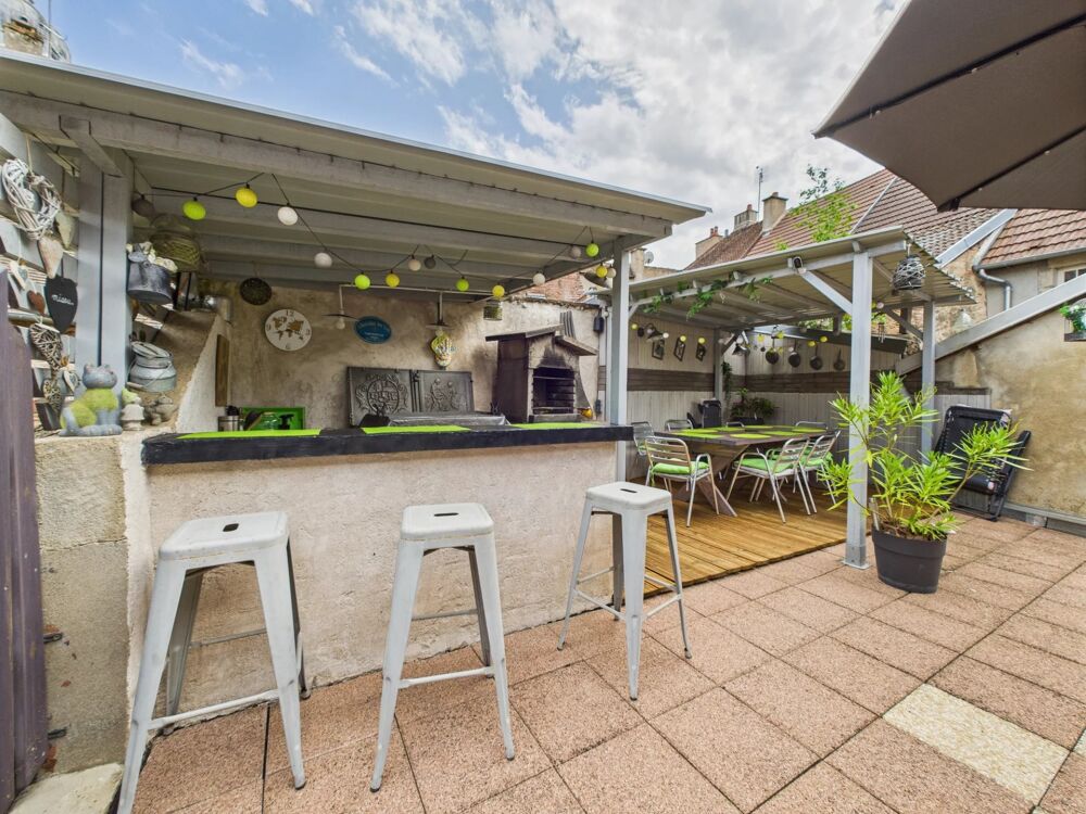 En exclusivité: SAULIEU CENTRE VILLE: Immeuble à usage de commer