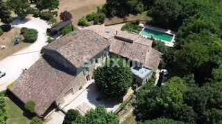  Villa � vendre 15 + pi�ces 750 m�