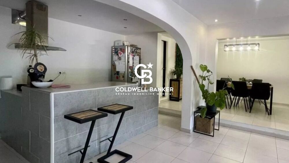Maison individuelle avec deux appartements indépendants, piscine