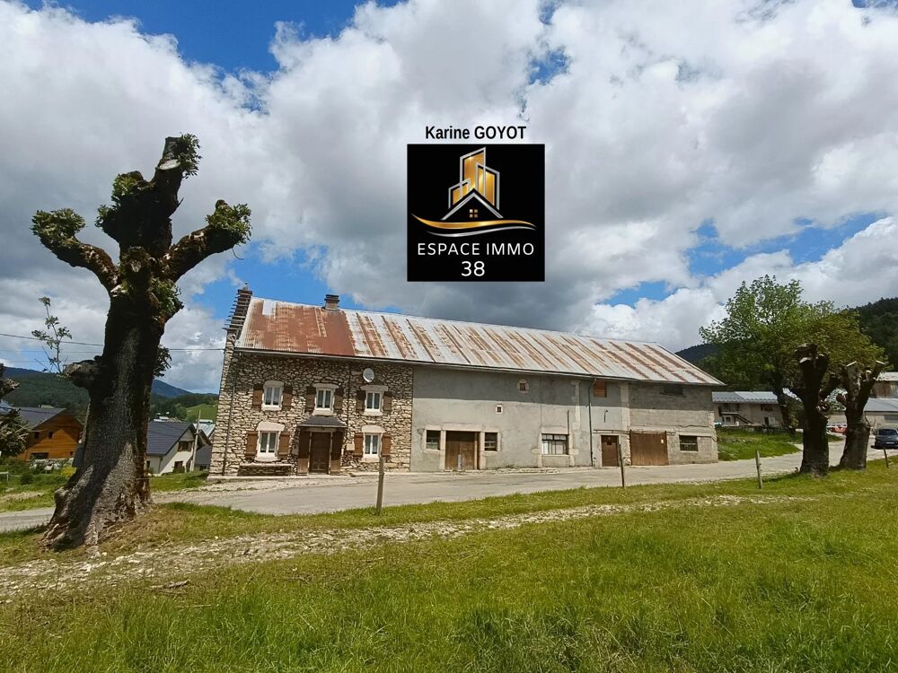 Autrans Méaudre en Vercors . Ancien corps de ferme comprenant