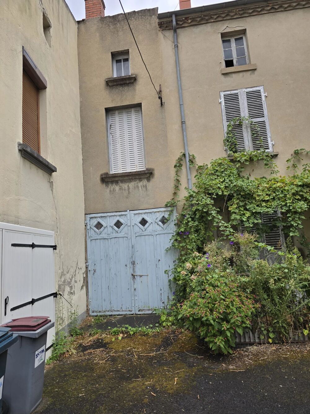 PETITE MAISON DE BOURG AVEC GARAGE