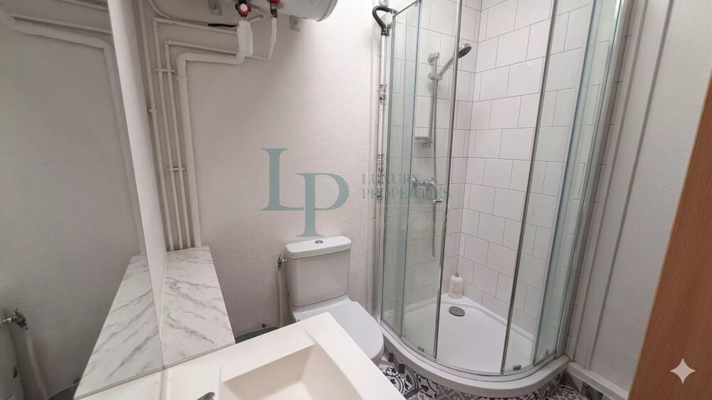 Vente Appartement Chambre de service avec salle d'eau - Triangle d'or Paris 8