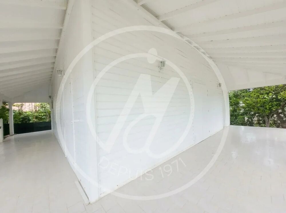 À VENDRE : MAISON T6 À SAINTE-ANNE - 360 000 euros