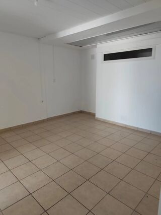  Appartement à louer 1 pièce 77 m²