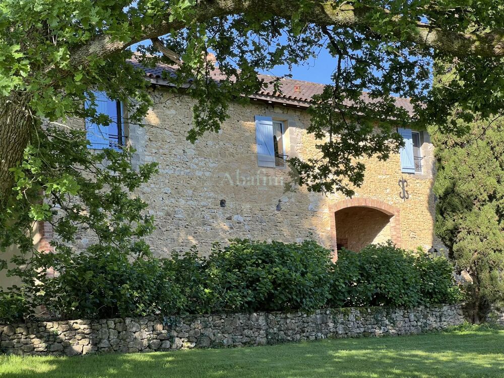 Maison dhôtes, gîte, piscine sur 9 hectares