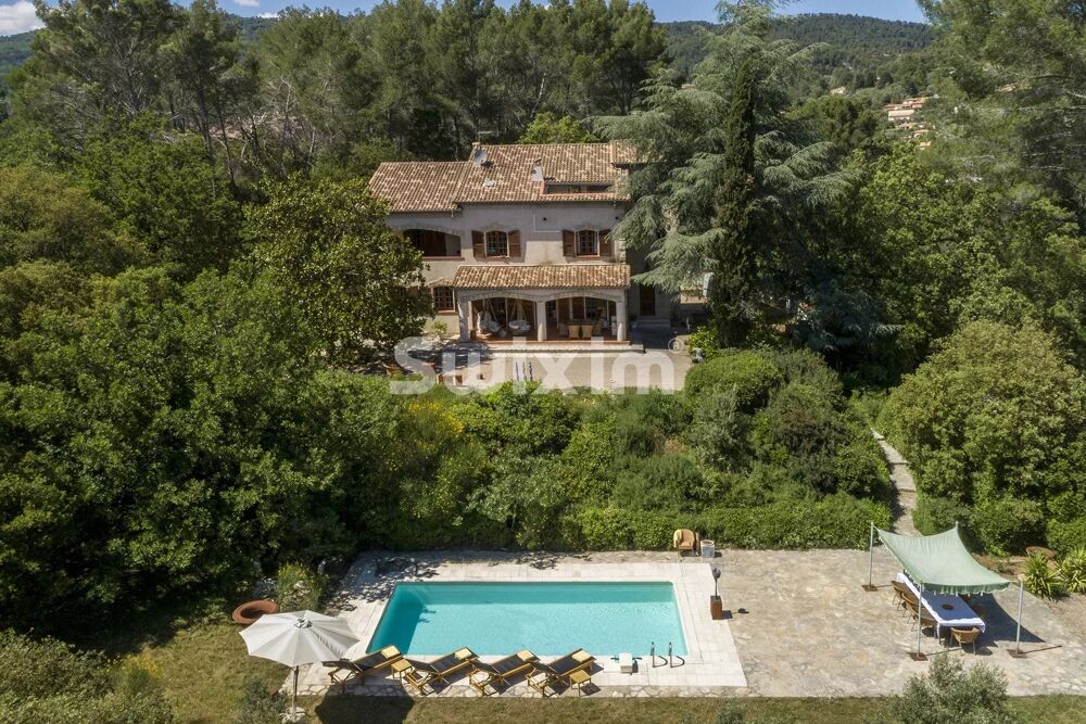 Belle bastide provençale avec panorama