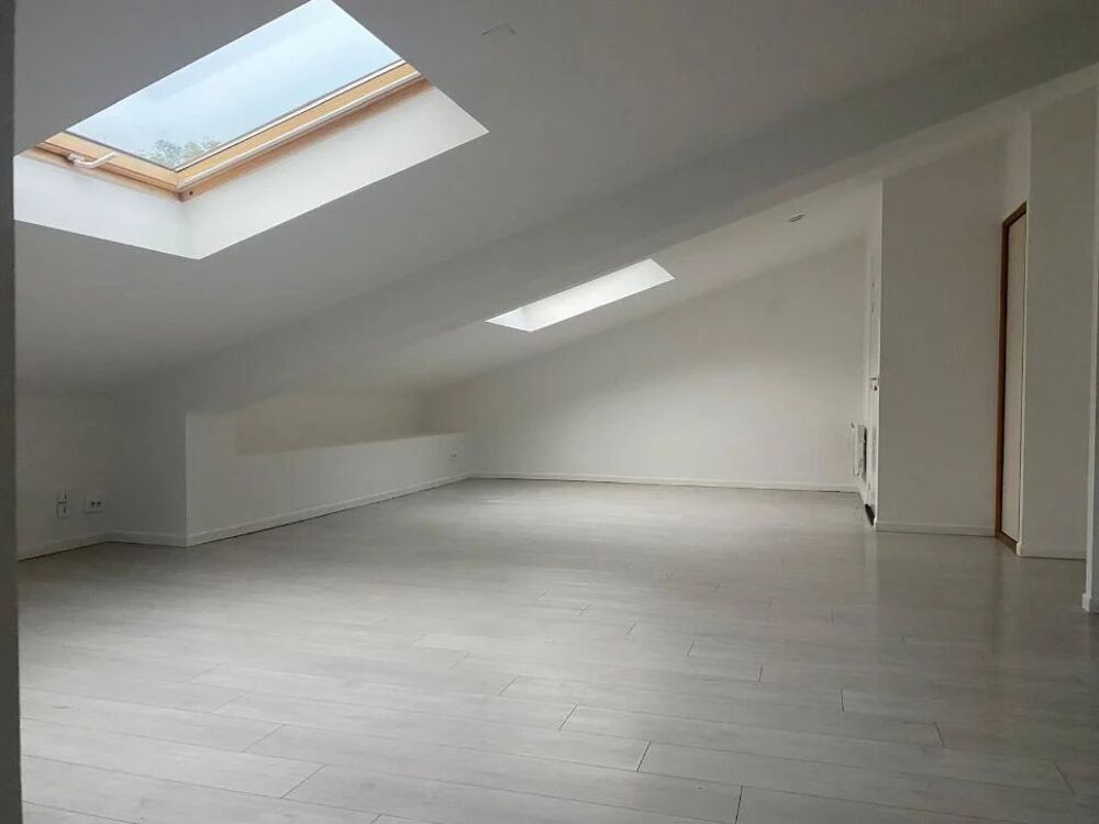 Location Appartement Deux pièces de 68m² au sol donc 36m² de loi carrez avec terrasse Théoule-sur-mer