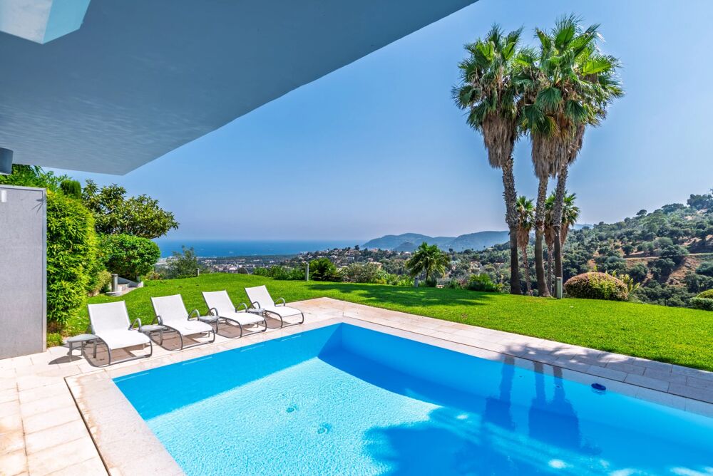 Villa contemporaine à Mandelieu-la-Napoule avec vue mer panorami