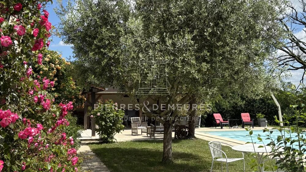 MAISON DE VILLAGE AVEC VUE ET PISCINE