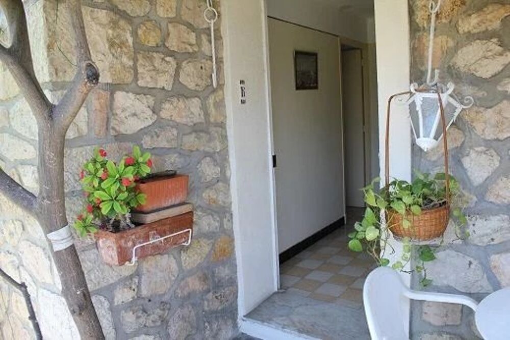 Location Appartement Studio avec terrasse jardin privatif et parking Antibes